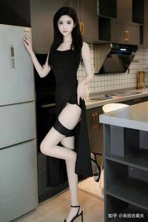 欧美 AI 短剧 同学妈妈 EP03：偷录者回到自己房间后再次打开手机反复回看同学母亲的画面