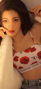 同学妈妈 AI短剧 手机偷录：同学把手机镜头对准浴室门缝